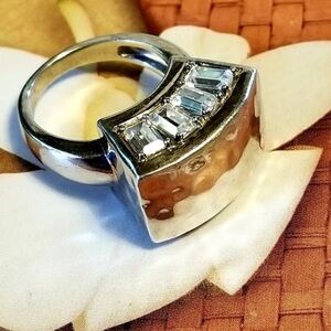 Silpada Stunning & EXTREMELY
RARE Vintage Sterling Silver
CZ Tiara Ring